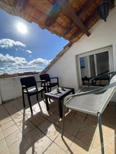 Photo de la galerie de l'établissement Le Jaffa vue sur la Cité, à Carcassonne