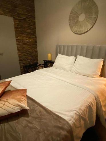 Una cama o camas en una habitación de B&B Nonne Blanche