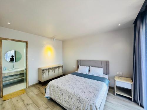 a bedroom with a bed and a large mirror at Villa de Lumiere - đô thị thượng lưu Swanbay, Đại Phước 330m2 với 6 phòng ngủ tiện nghi in Nhơn Trạch