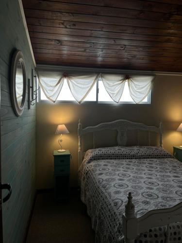 a bedroom with a bed with a wooden ceiling at Los Martínez Apart in Paganini