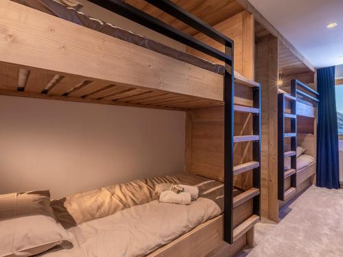 a bedroom with two bunk beds in a house at Appartement Avoriaz, 4 pièces, 10 personnes - FR-1-314-122 in Avoriaz