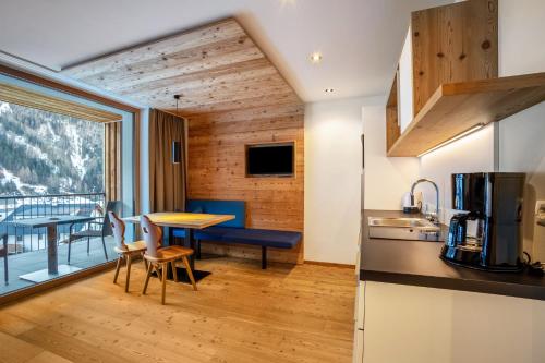 a kitchen and dining room with a table and chairs at Stoana Apt 3-4 in San Giacomo