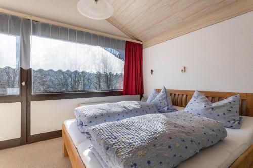 Un pat sau paturi într-o cameră la Ferienhaus Vorauf - Föttinger