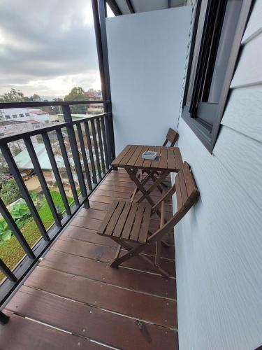 a balcony with a picnic table on the side of a building at 清境依山舞林民宿 in Renai