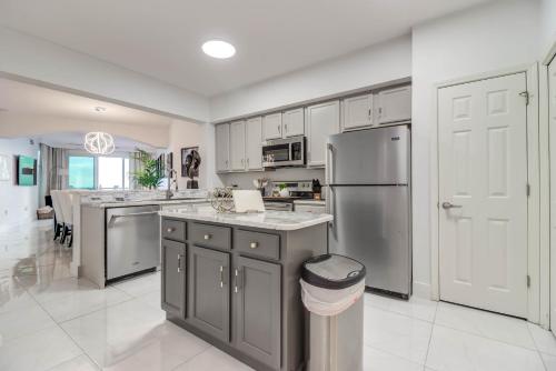 Dapur atau dapur kecil di Gorgeous Oceanview 3BR Luxury Condo - Latitude
