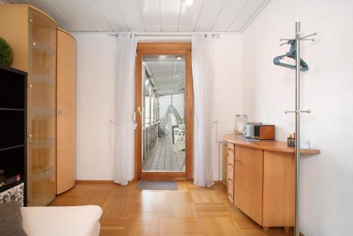 a living room with a door leading to a kitchen at Bodensee Apartment Gresser in Meckenbeuren