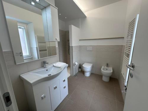 Ένα μπάνιο στο La Casa di Nonno Bino