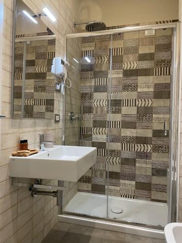 Bilik mandi di Schilizzi Hotel