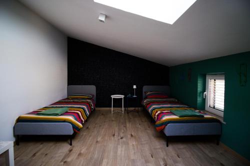 Llit o llits en una habitació de Mansarda Villa SAlice