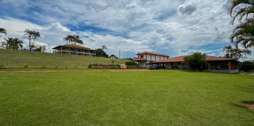 Taman di luar Pousada Espaço do Sol