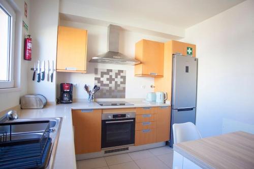 a kitchen with a stove and a refrigerator at Casa Sol in Burgau