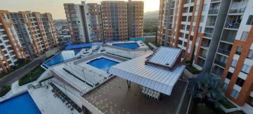 Bazén v ubytování Espectacular apartamento de 3 habitaciones con piscina y parqueadero privado Excelente Relacion Precio Calidad Puntaje nebo v jeho okolí