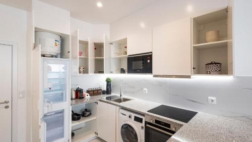 Dapur atau dapur kecil di Skyline Lofts by LovelyStay