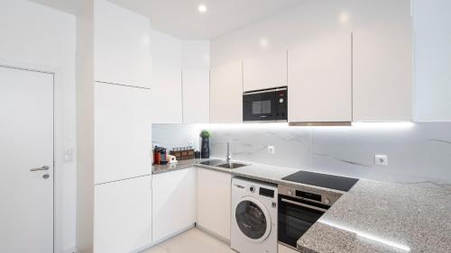 Dapur atau dapur kecil di Skyline Lofts by LovelyStay