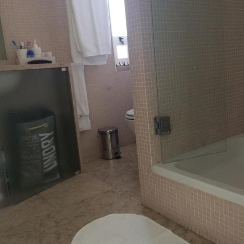 Et badeværelse på Belong Staying and Feeling - Casa da Sé