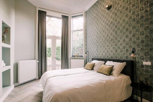 Кровать или кровати в номере Garden View City Center Villa Tilburg Hendrik