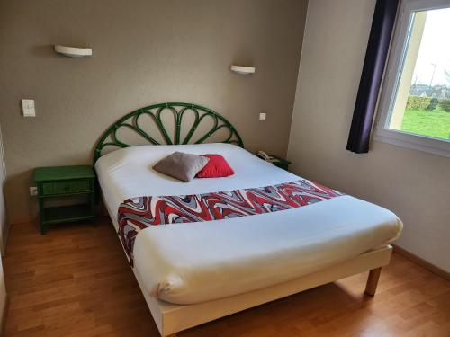 a small bed in a room with a window at Relais De La Grange in Nort-sur-Erdre
