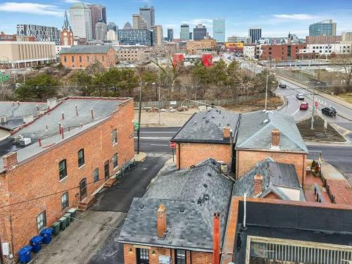 哥伦布Housepitality - The Reichstag Suite - Modern的城市的空中景观,建筑和街道