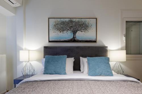 Posteľ alebo postele v izbe v ubytovaní Faliro Lux Apartment By The Sea VIPGreece