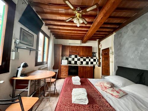 Mini Studio very Central close to the Train Station