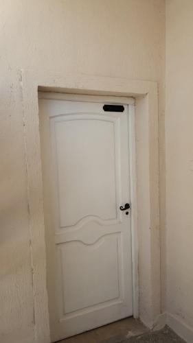 a white door in the corner of a room at Orense in La Rioja