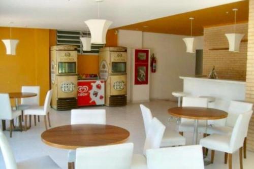 a room with two tables and chairs and a kitchen at Real Apartments 090 - Studio alto padrão Edifício Viva Lapa in Rio de Janeiro