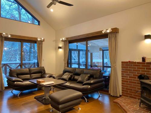 a living room with a couch and a table at Rental Villa Karuizawa Honors Hill - Vacation STAY 01416v in Oiwake