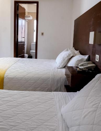 Una cama o camas en una habitación de Prince Hotel