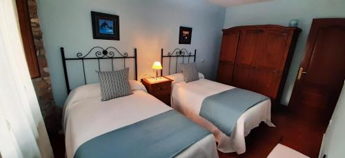 A bed or beds in a room at Apartamentos Esqueiro