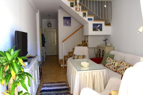 a living room with a couch and a table at Preciosa casa cerca del mar in La Redondela