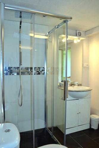 Koupelna v ubytování Villa Grasse vue mer exceptionnelle 8P piscine intérieure