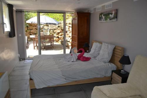 Postel nebo postele na pokoji v ubytování Villa Grasse vue mer exceptionnelle 8P piscine intérieure