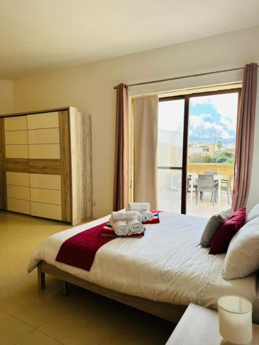 Postel nebo postele na pokoji v ubytování Dawlet ix-Xemx Gozo Farmhouse