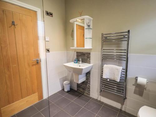 a bathroom with a sink and a shower at Lakeland View Lodge in Windermere