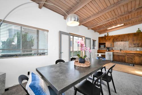 Dapur atau dapur kecil di Beautiful home on Seashore Dr