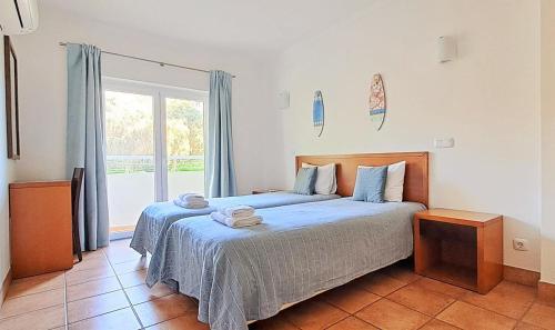 Spacious Apartment near Porto de Mos Beach, Lagos.