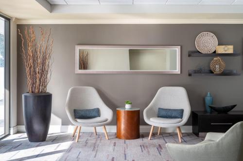 Posezení v ubytování Courtyard by Marriott - Naples