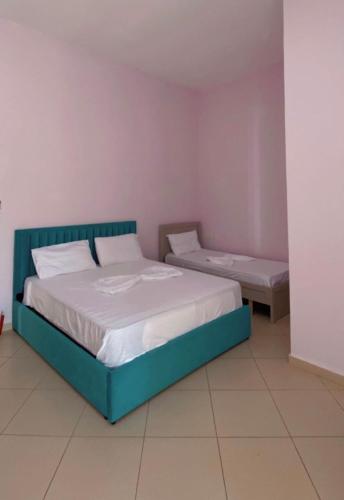 Ένα ή περισσότερα κρεβάτια σε δωμάτιο στο Hotel Tani