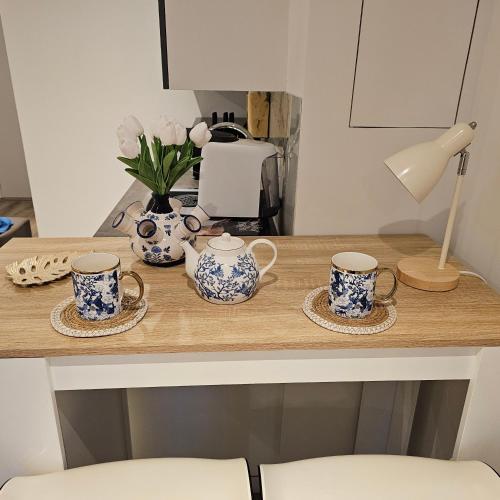 a table with two blue and white cups and saucers at Il Mulino House A in Lisse