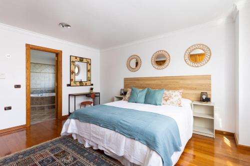 a bedroom with a large bed and a bathroom at Casa Lali Habitación 1 in La Laguna