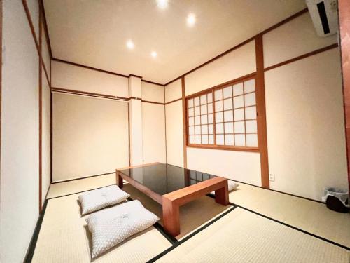 a room with a table and two white towels at Geku-mae Bettei Hoshiori - Vacation STAY 65143v in Ise