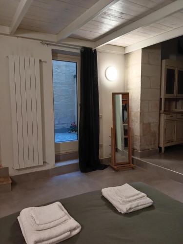 a room with two towels on the floor and a mirror at Piazza Verdi Liberty House in Lecce