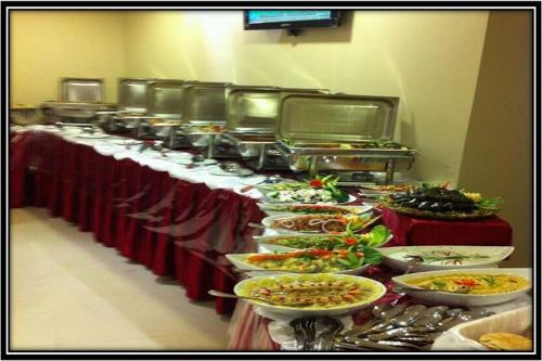 a buffet line with many plates of food at فندق منارة الكرام in Makkah