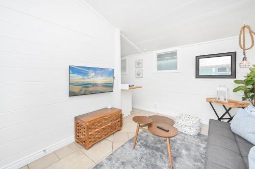 a living room with a couch and a table at San Clemente Bungalow with jacuzzi Close to the Beach in San Clemente
