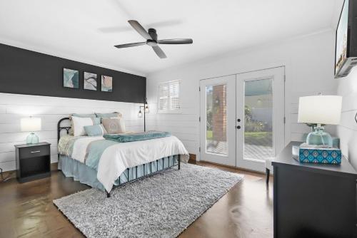 a bedroom with a bed and a ceiling fan at Anastasia Island Condo in St. Augustine
