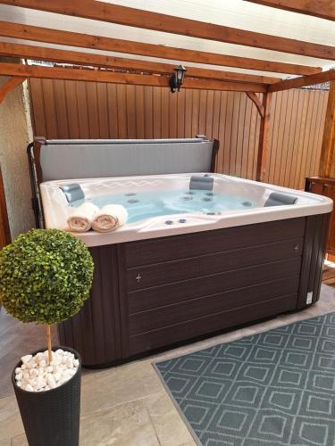 a jacuzzi tub sitting on top of a patio at Várfal apartman II in Eger
