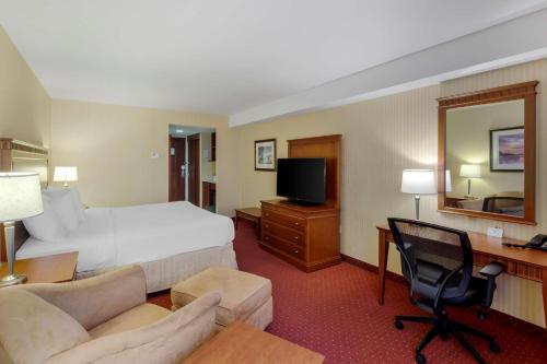 a hotel room with a bed and a television at Best Western Plus Otonabee Inn in Peterborough