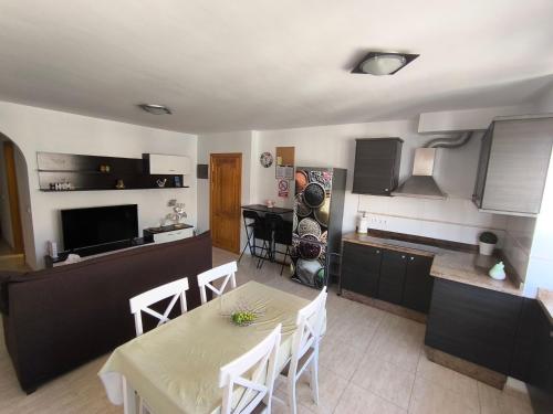 Kuchyň nebo kuchyňský kout v ubytování AR Home - Apartamento de 3 dormitorios con ascensor en Las Huesas, Telde