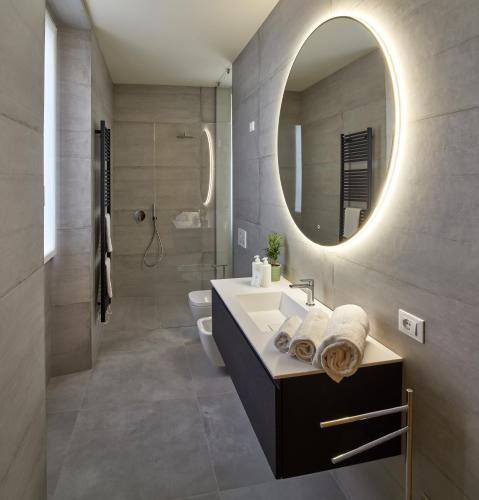 a bathroom with a sink and a mirror at Casa Isabel in Pisogne