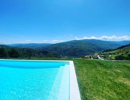 a swimming pool with a view of the mountains at Casa da Oliveira in Mesão Frio